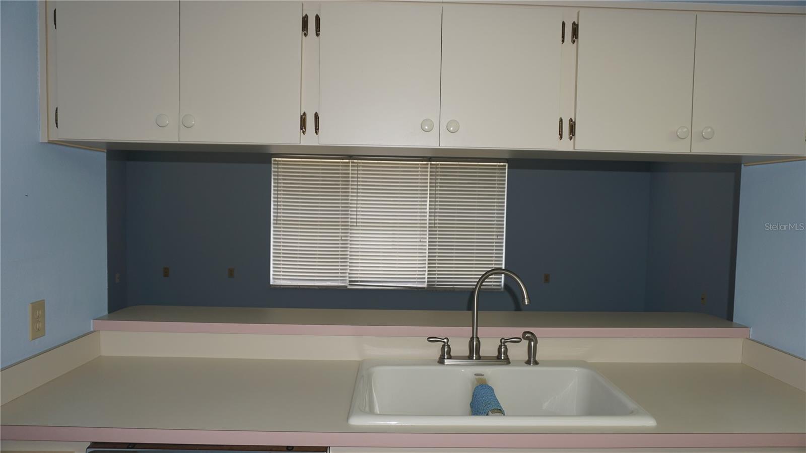 10512 TAPESTRY DR — photo 16