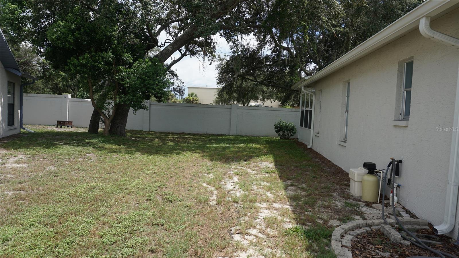 10512 TAPESTRY DR — photo 33