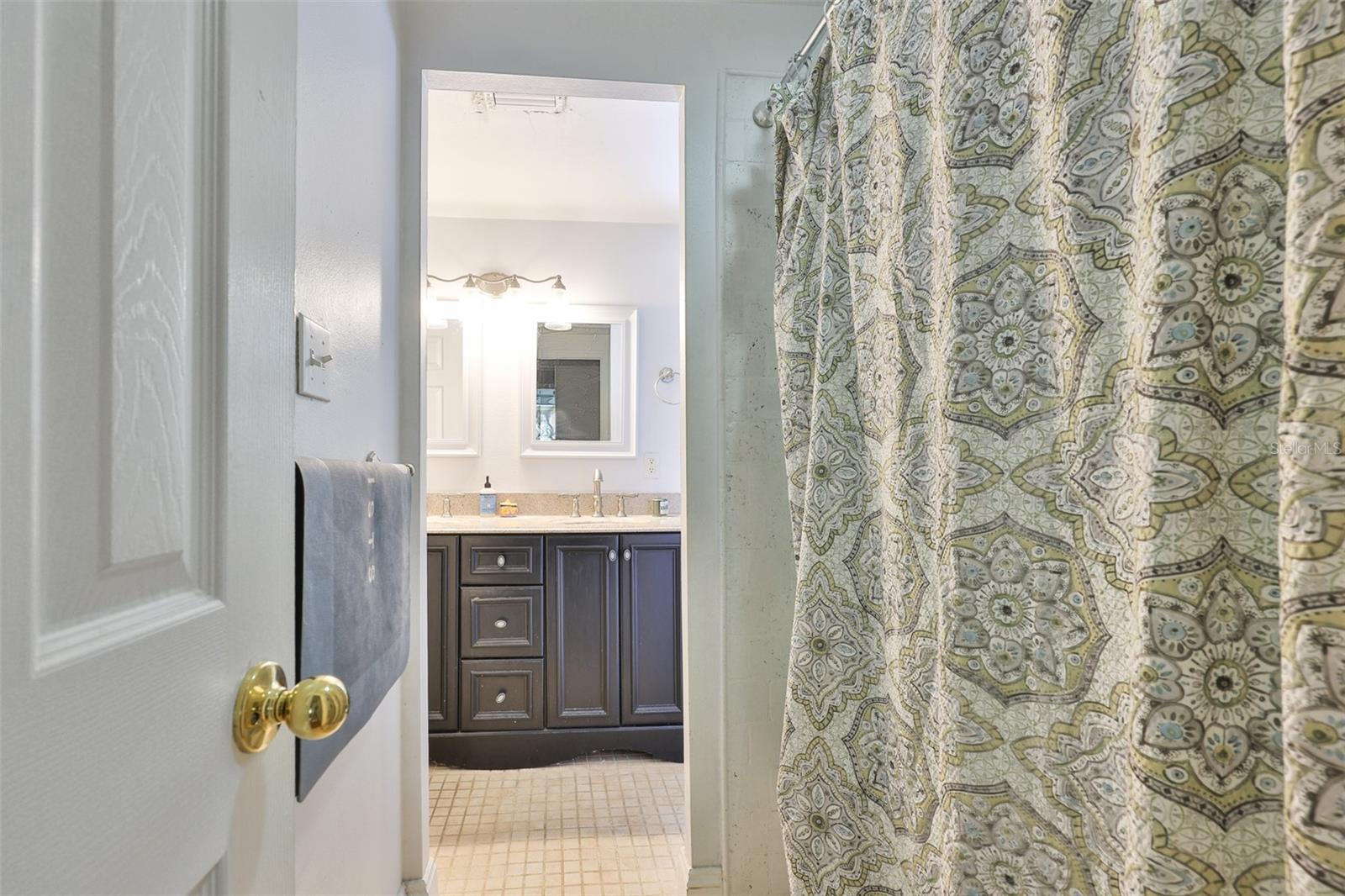 401 OVERLAND DR — photo 26