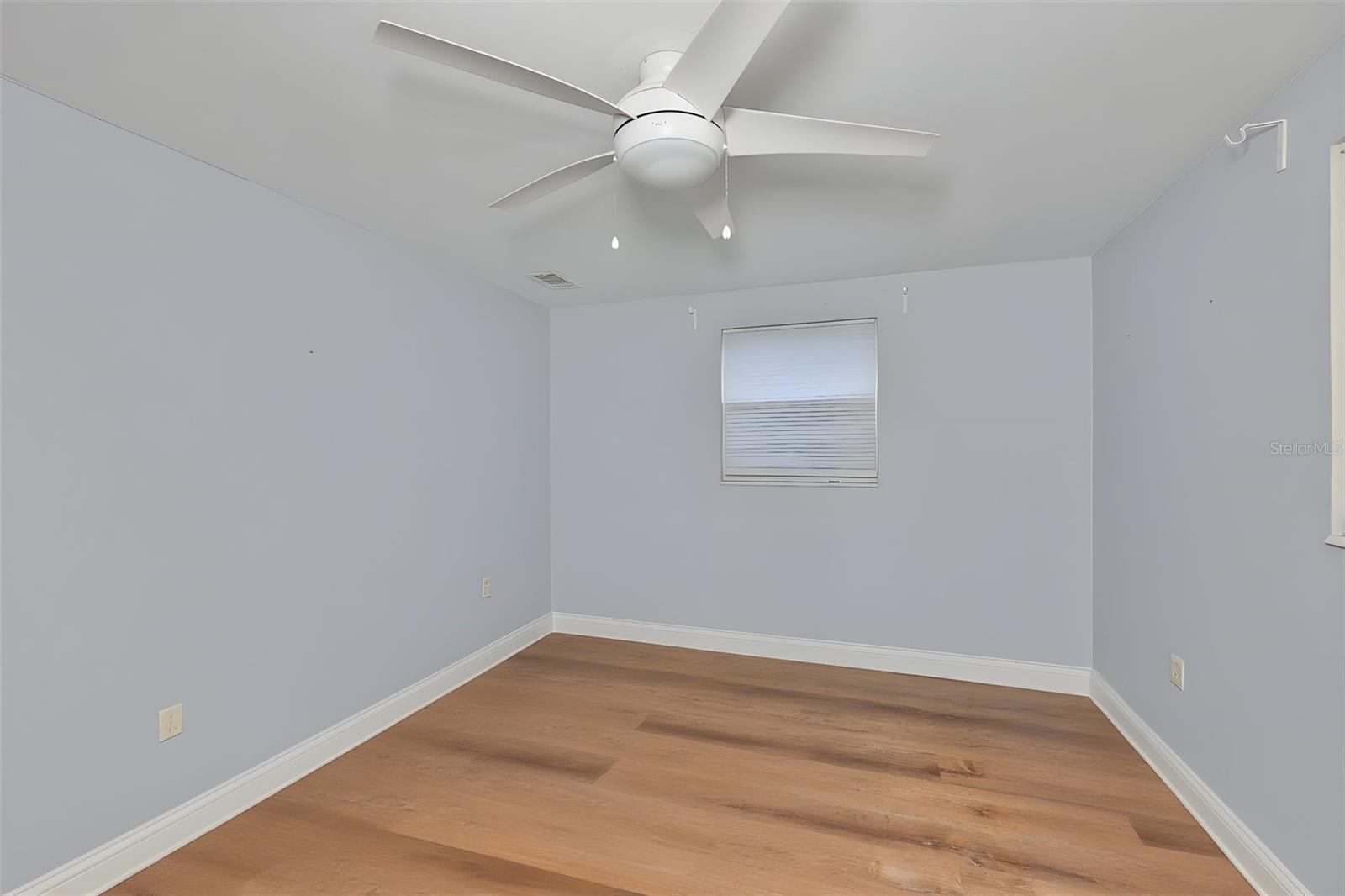 401 OVERLAND DR — photo 31