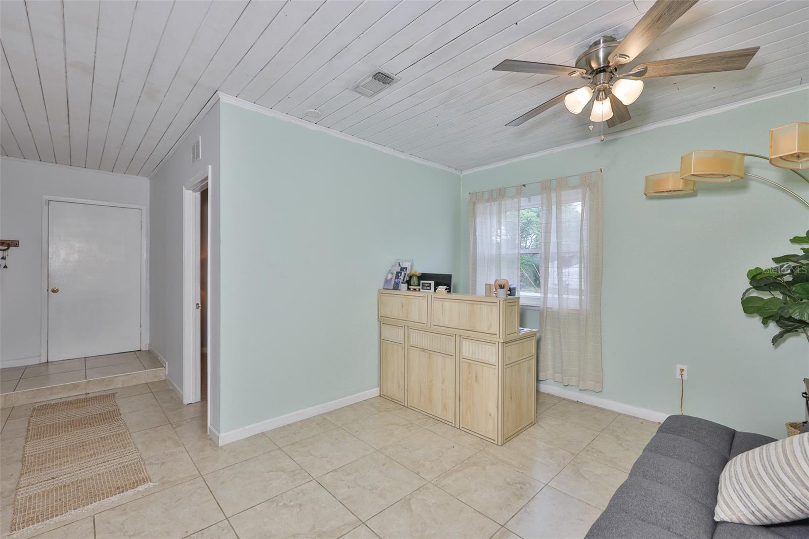 401 OVERLAND DR — photo 14