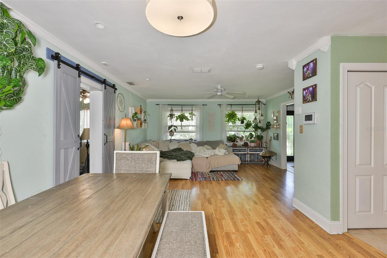 401 OVERLAND DR — photo 9
