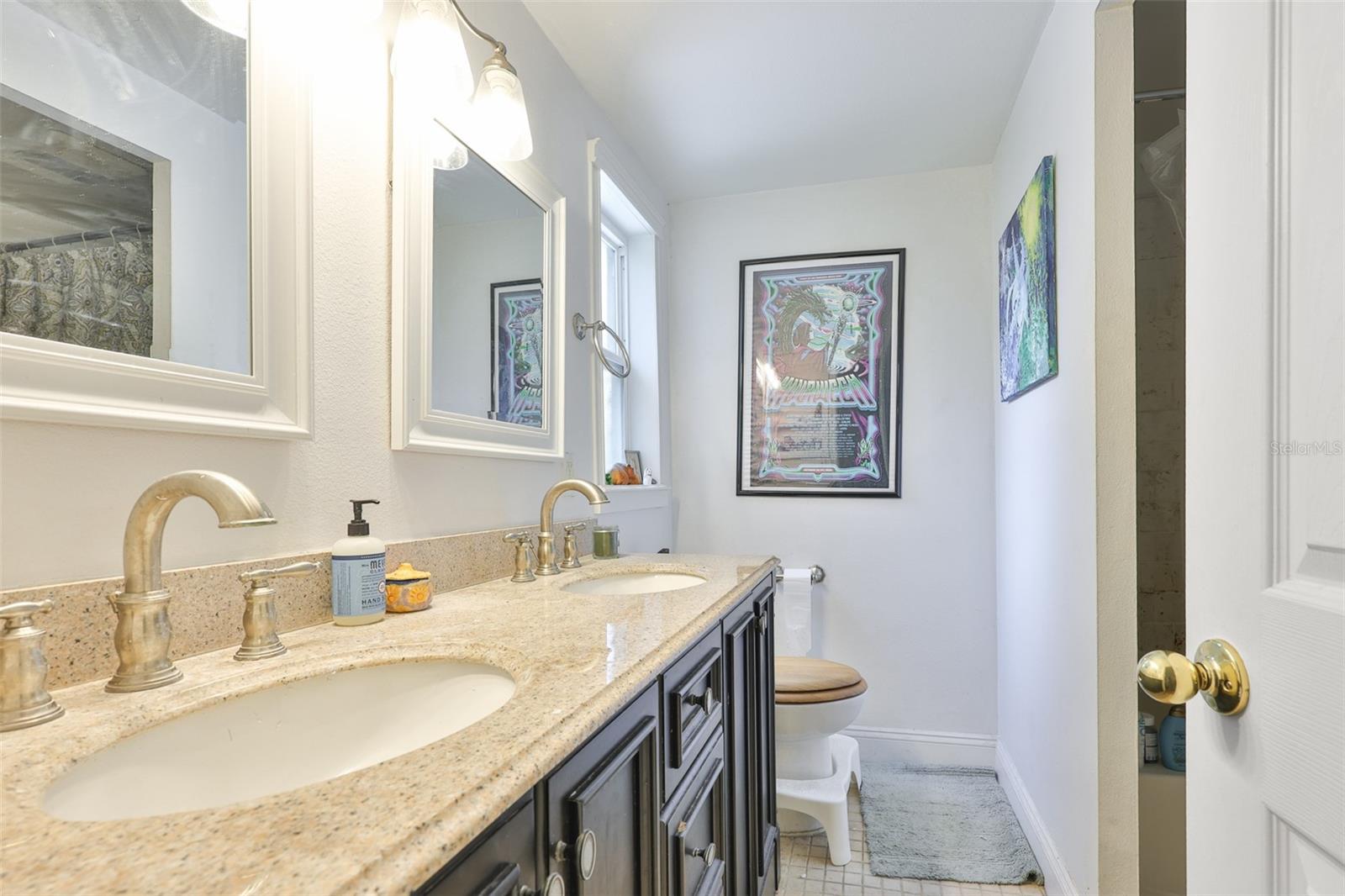 401 OVERLAND DR — photo 25