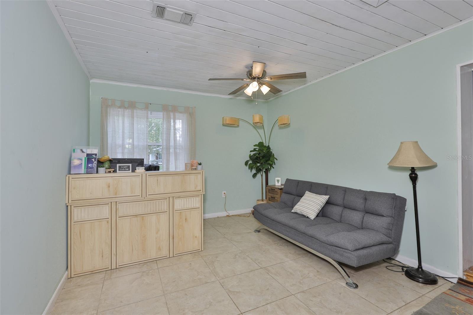 401 OVERLAND DR — photo 15