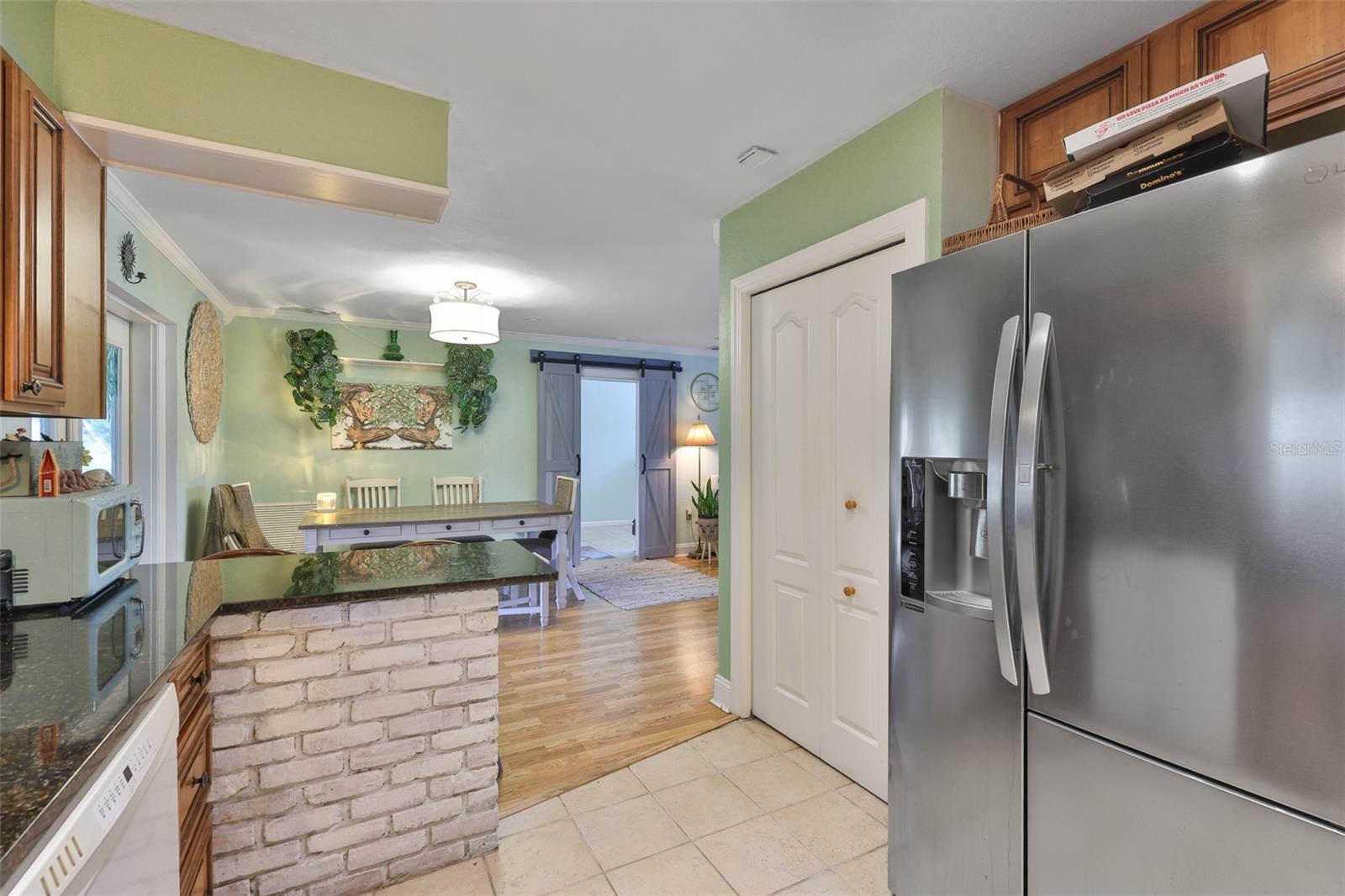 401 OVERLAND DR — photo 7
