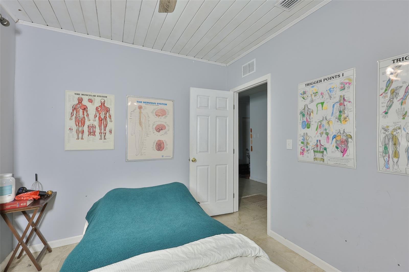 401 OVERLAND DR — photo 13