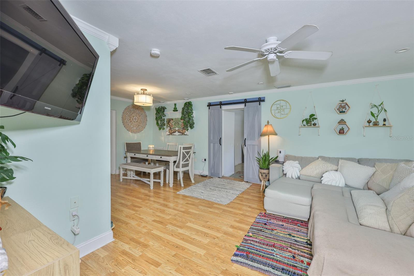 401 OVERLAND DR — photo 10