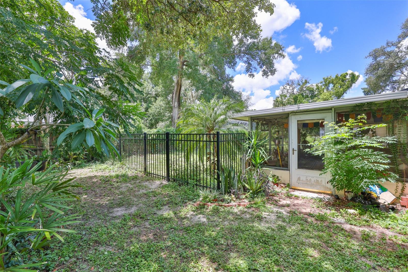 401 OVERLAND DR — photo 34