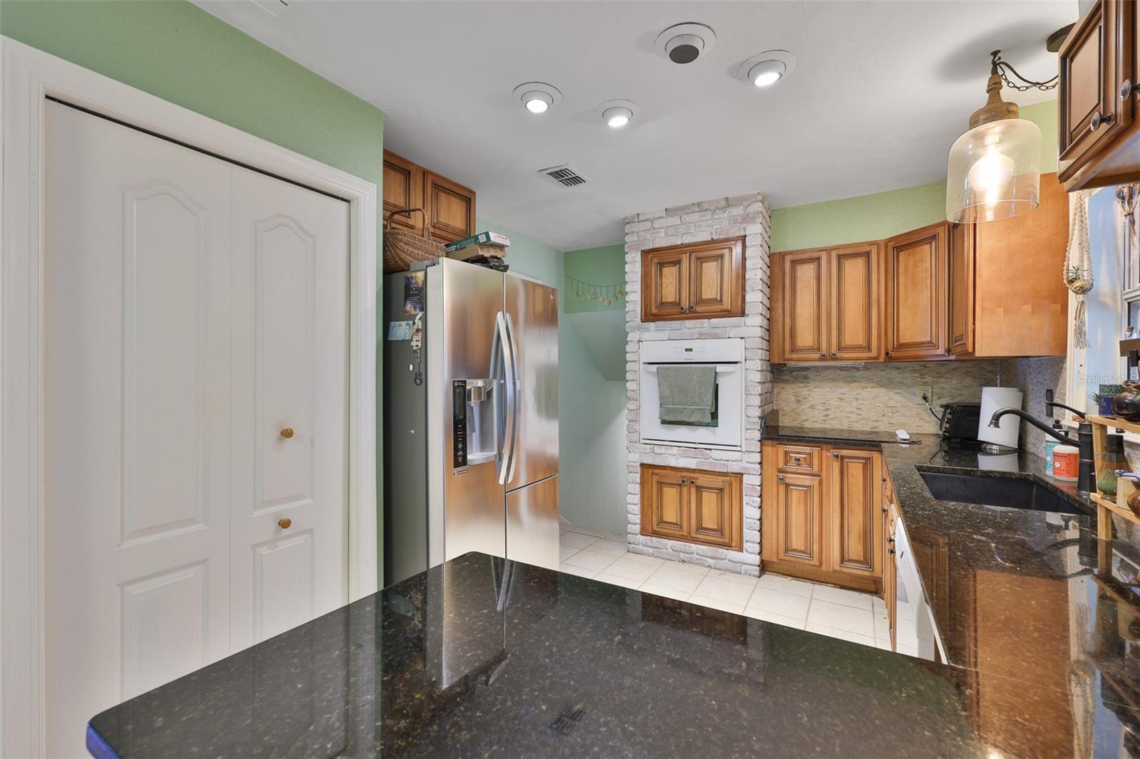 401 OVERLAND DR — photo 6
