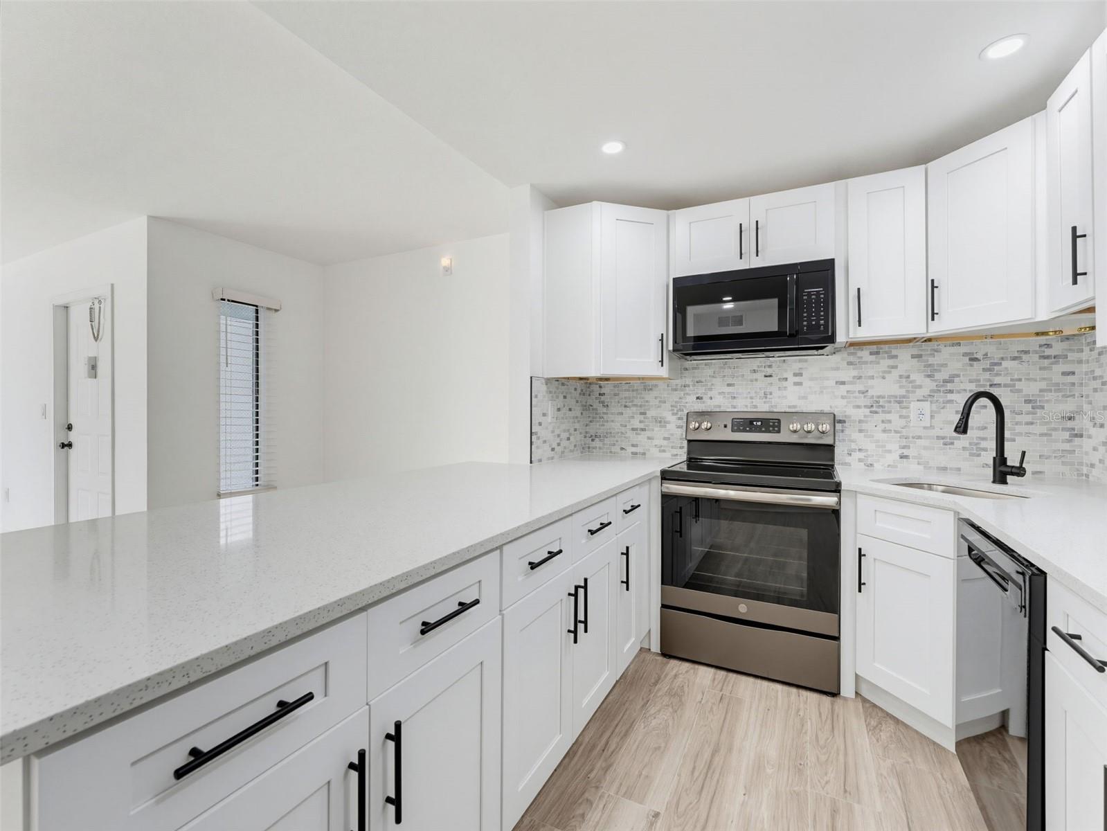 1261 PINE RIDGE CIR W #D1 — photo 7