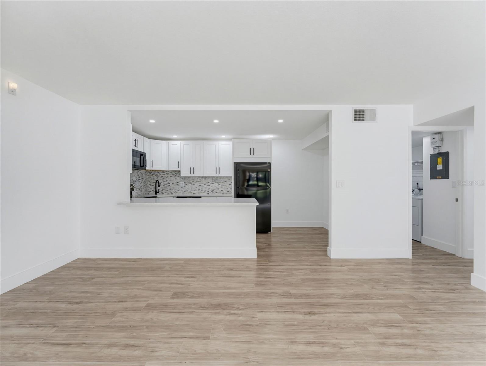 1261 PINE RIDGE CIR W #D1 — photo 6