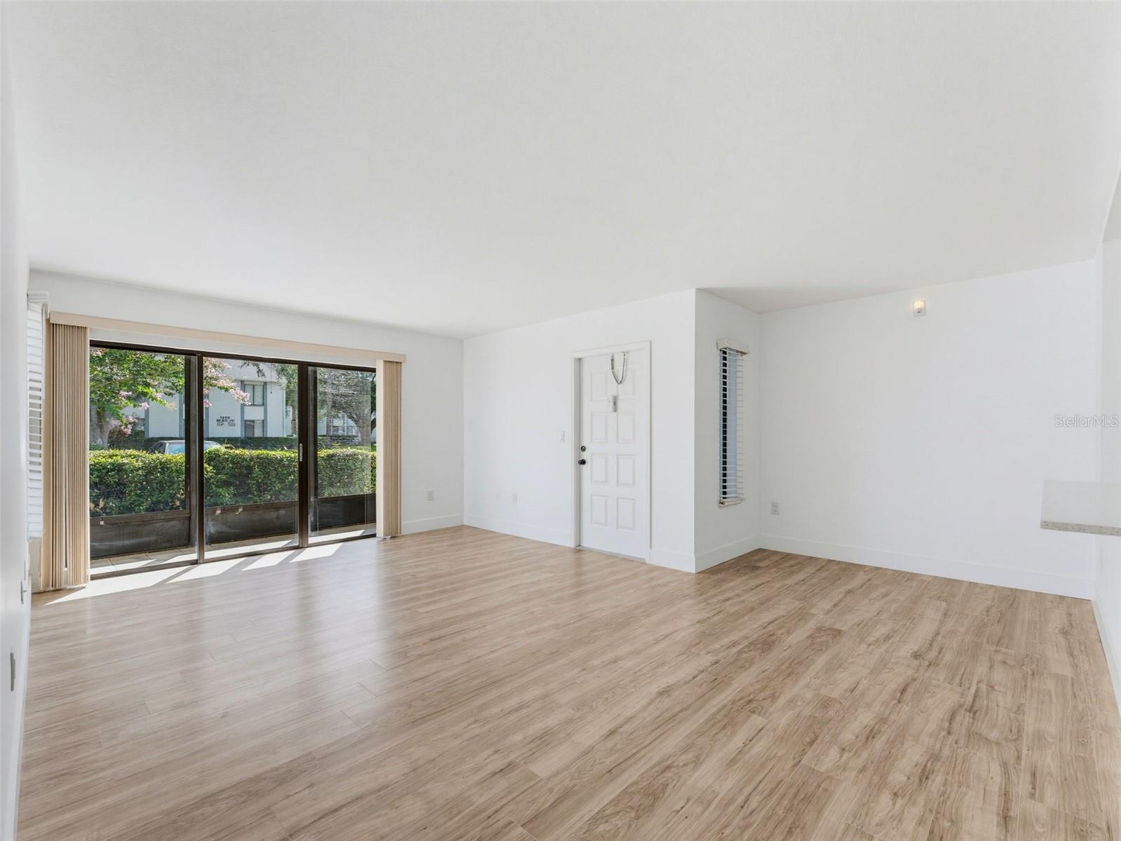 1261 PINE RIDGE CIR W #D1 — photo 9