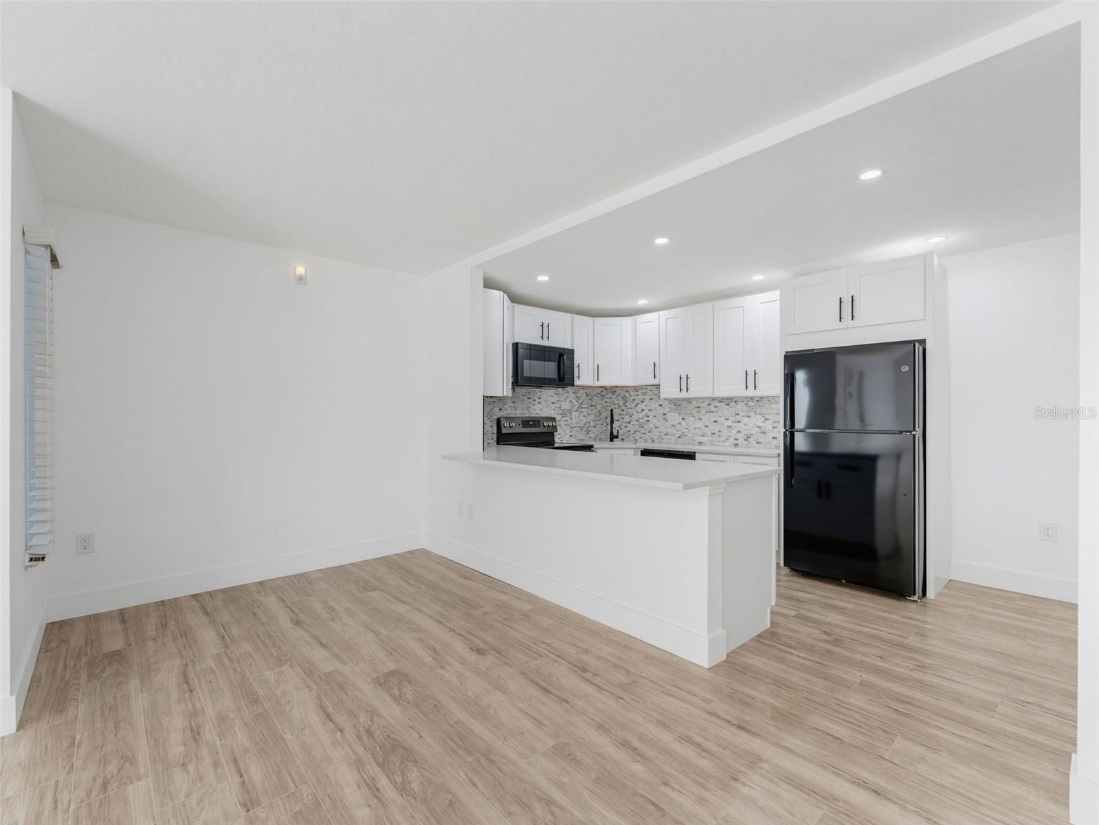 1261 PINE RIDGE CIR W #D1 — photo 4