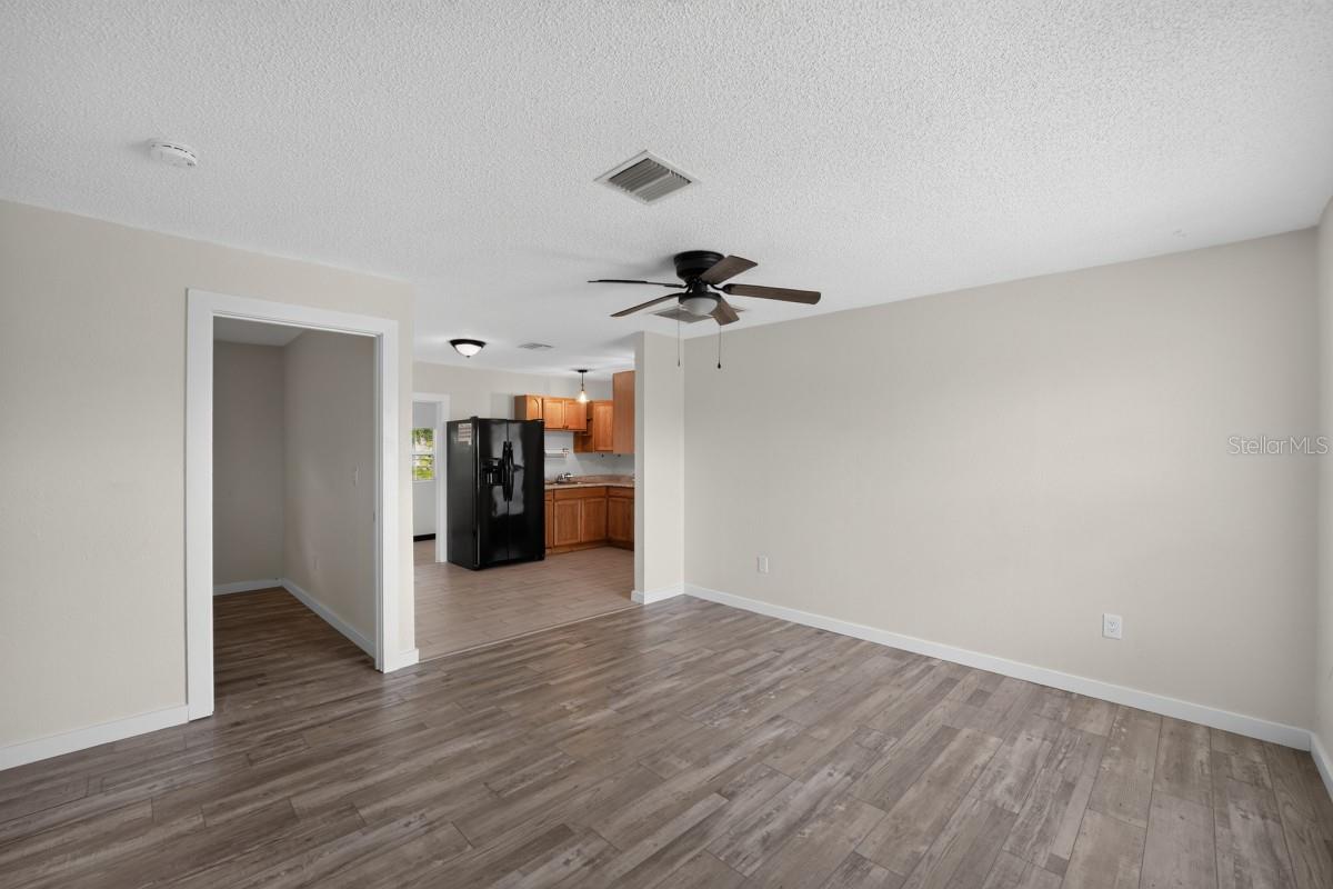 5037 BULLARD ST — photo 6