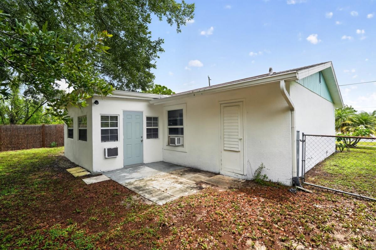 5037 BULLARD ST — photo 21