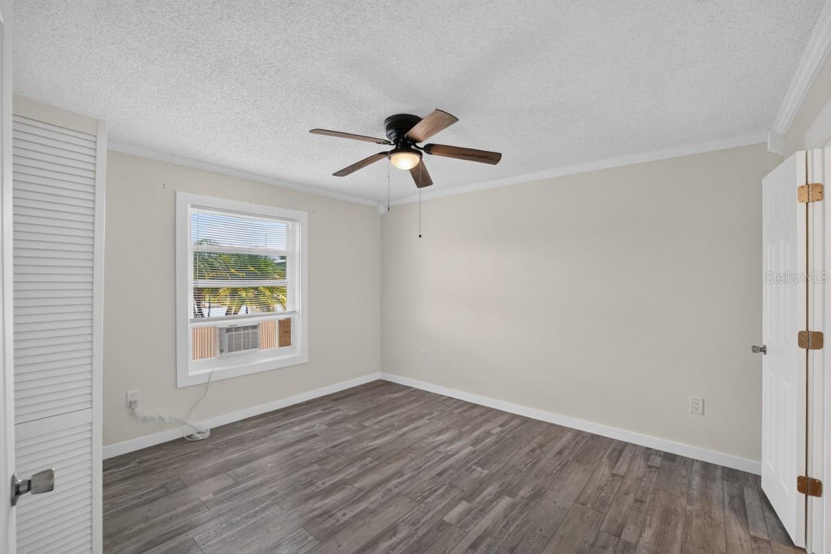 5037 BULLARD ST — photo 10