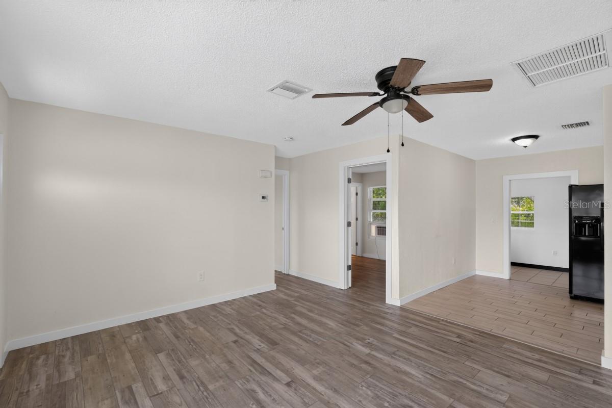 5037 BULLARD ST — photo 11