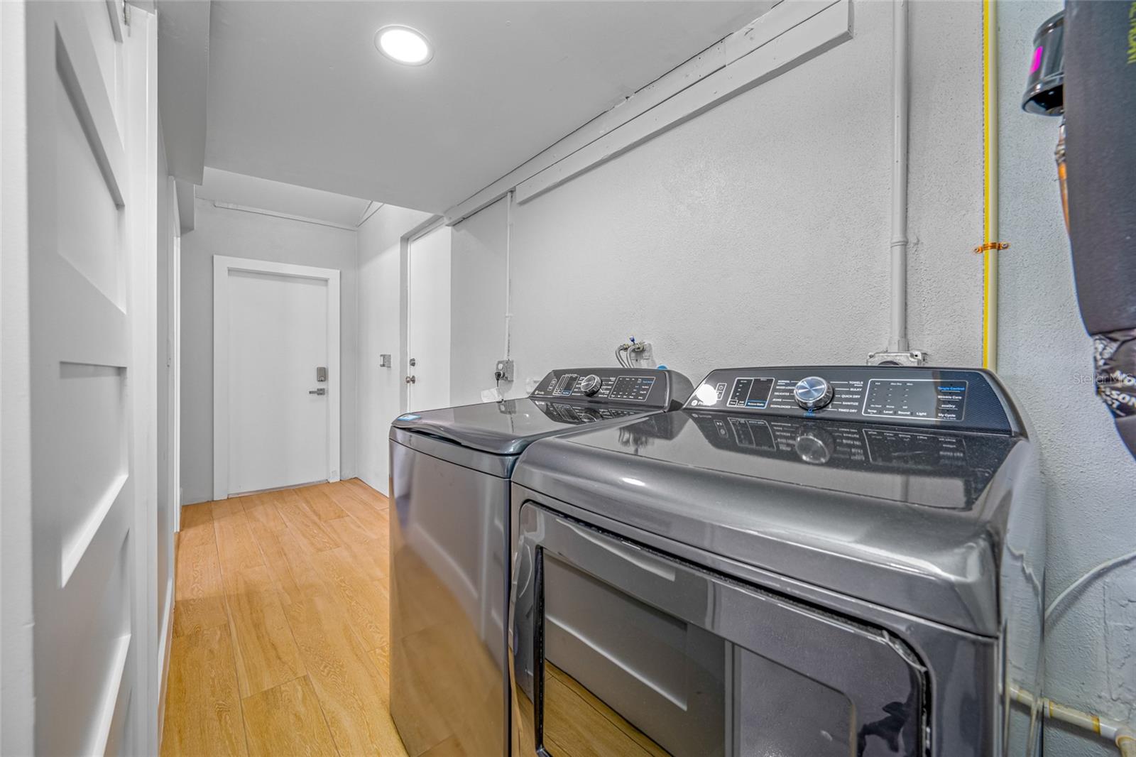 370 59TH AVE — photo 37