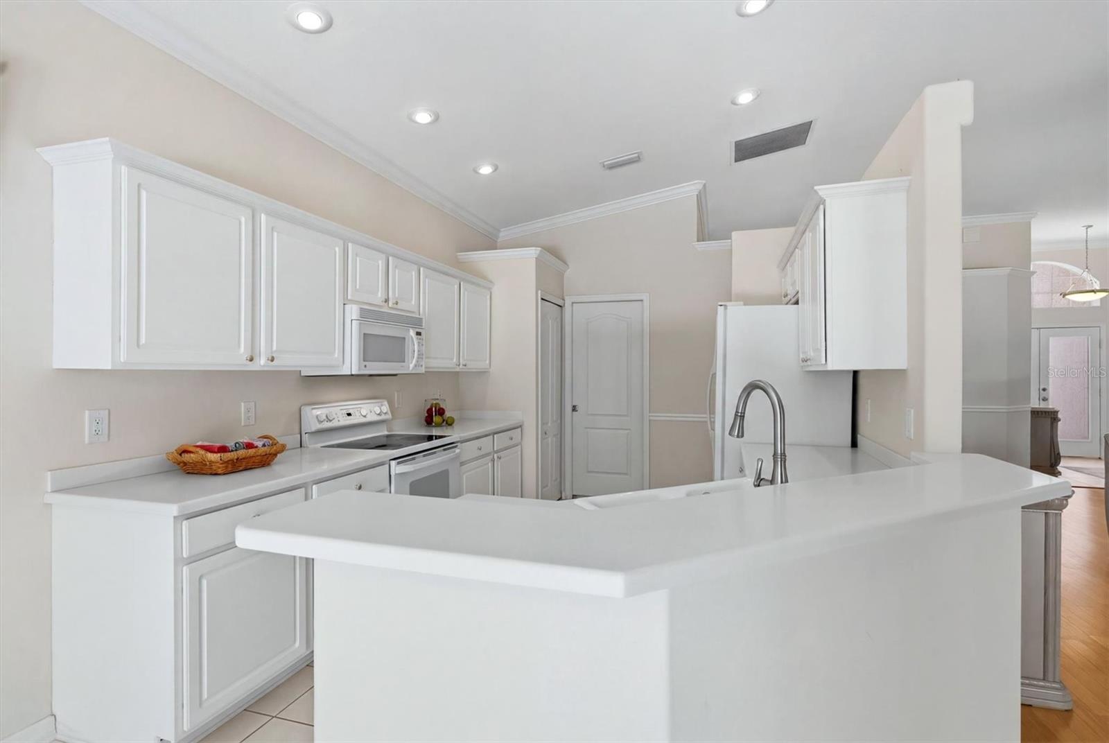 8492 IDLEWOOD CT — photo 4