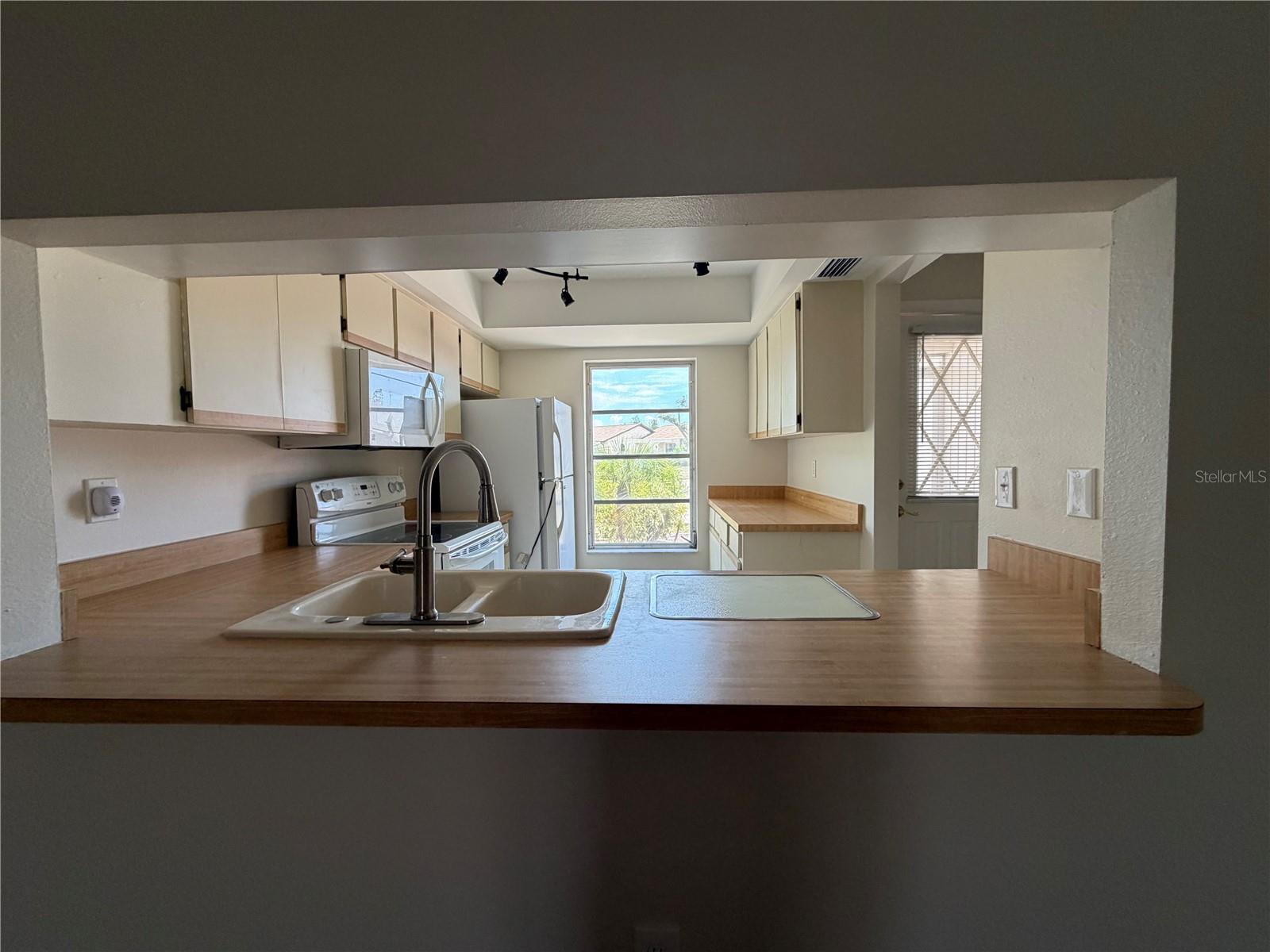 635 HARVEY ST — photo 8