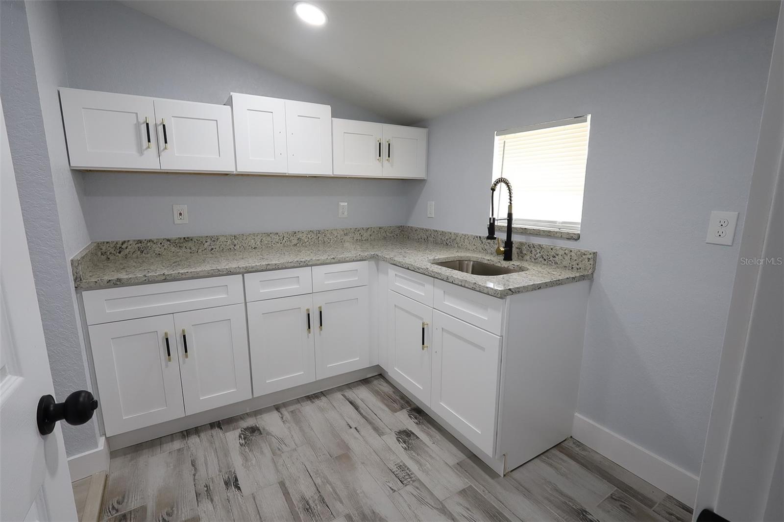 505 CLEARFIELD RD — photo 28