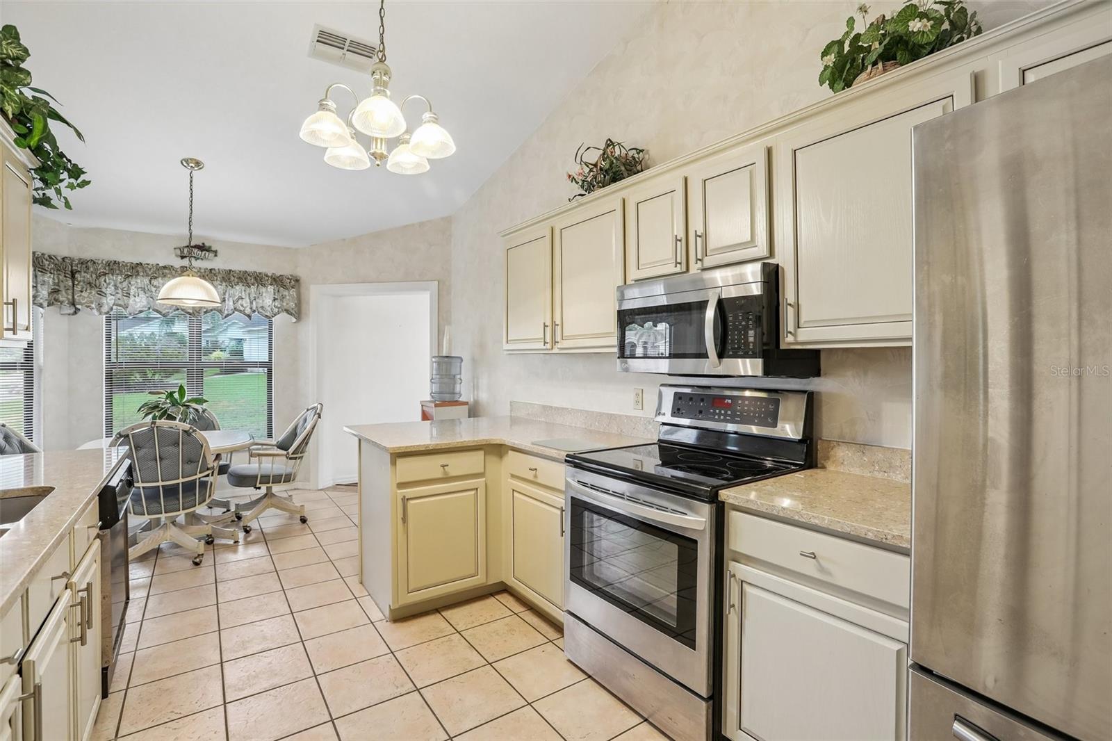 8328 PAVILION DR — photo 4
