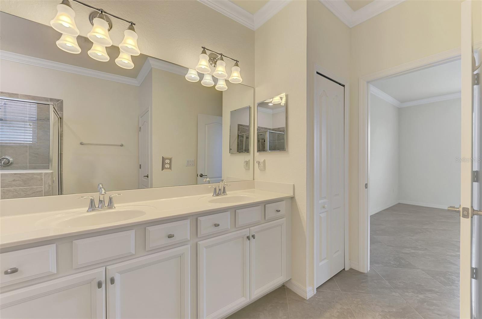 9824 HILLTOP DR — photo 37