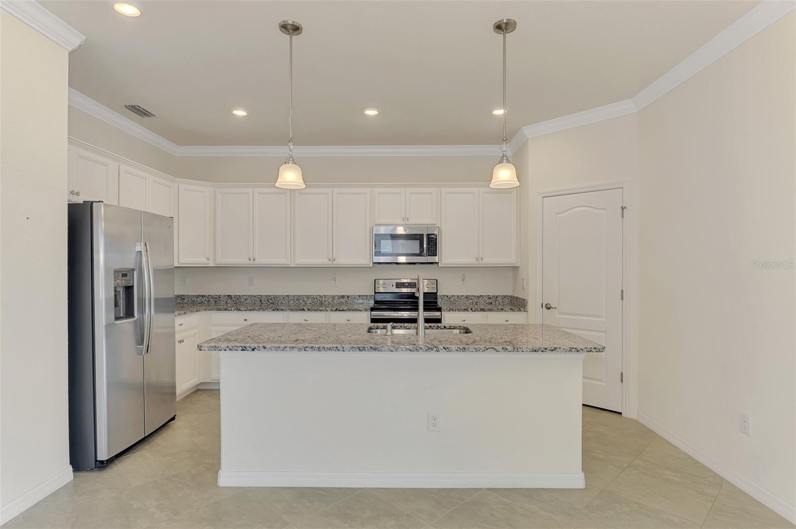9824 HILLTOP DR — photo 23