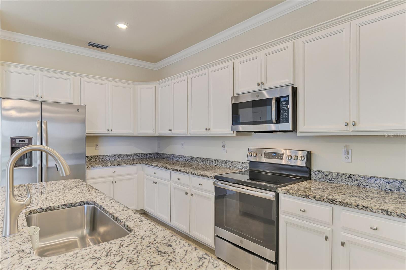 9824 HILLTOP DR — photo 24