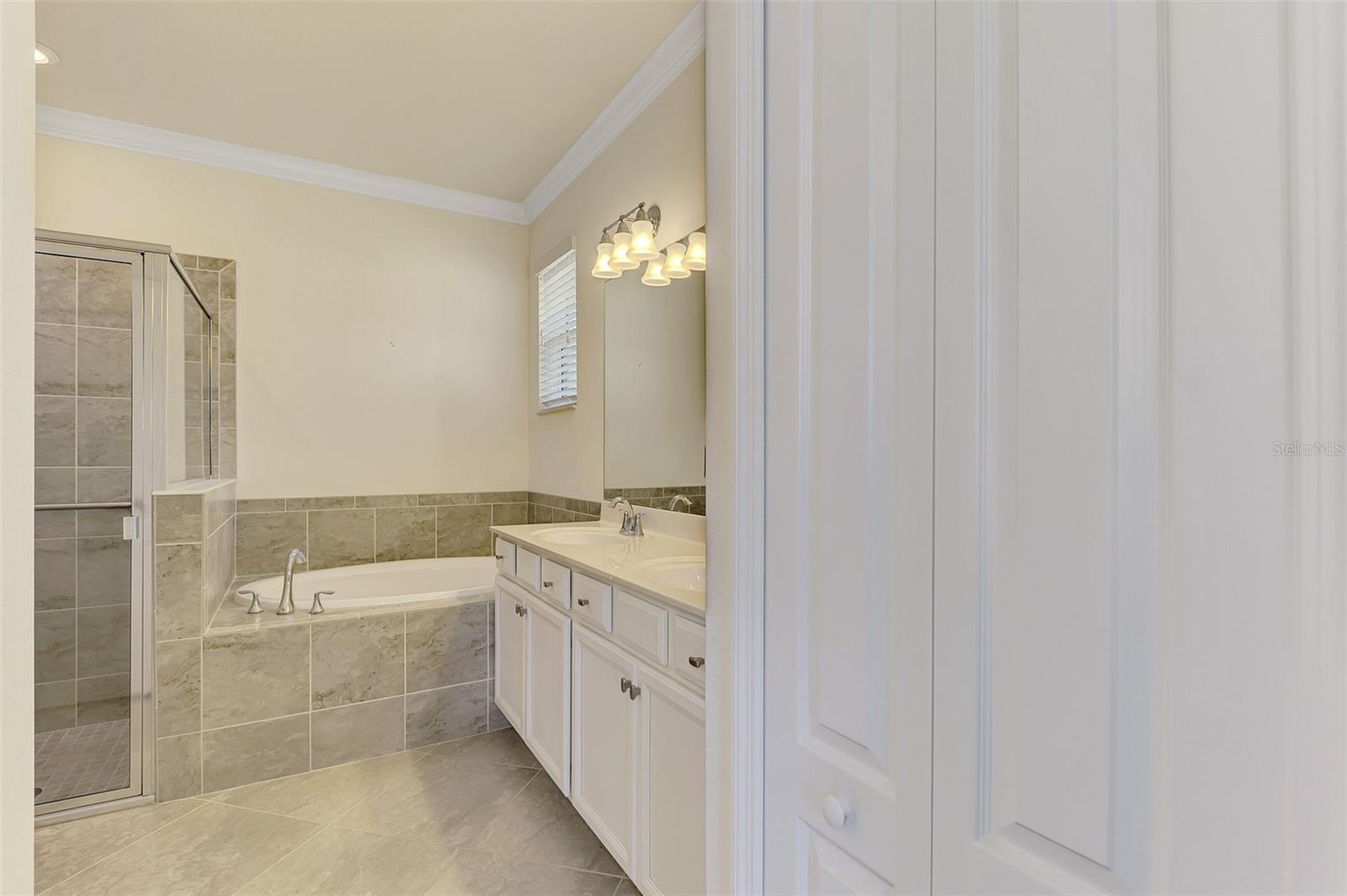 9824 HILLTOP DR — photo 33