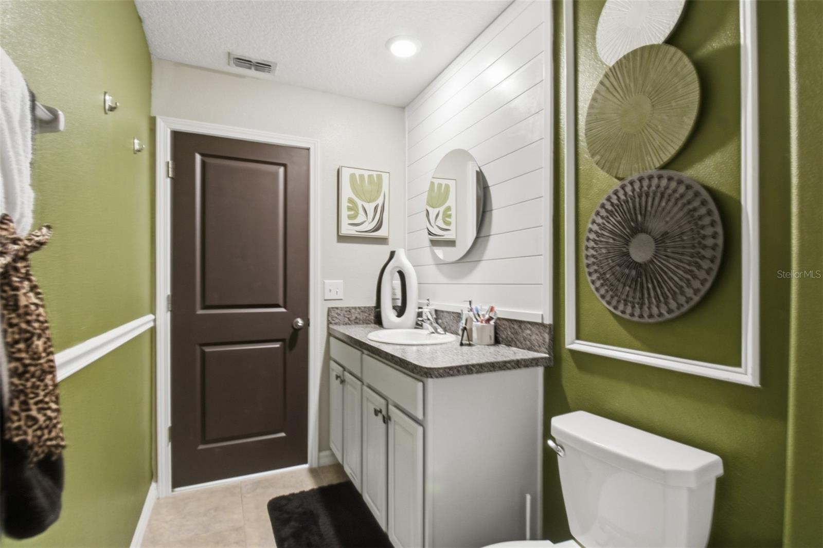 17032 YELLOW PINE ST — photo 23