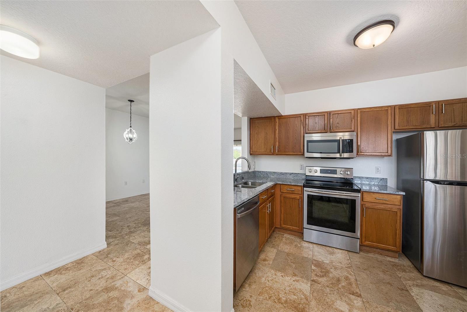 6011 SKYDALE WAY #101 — photo 8