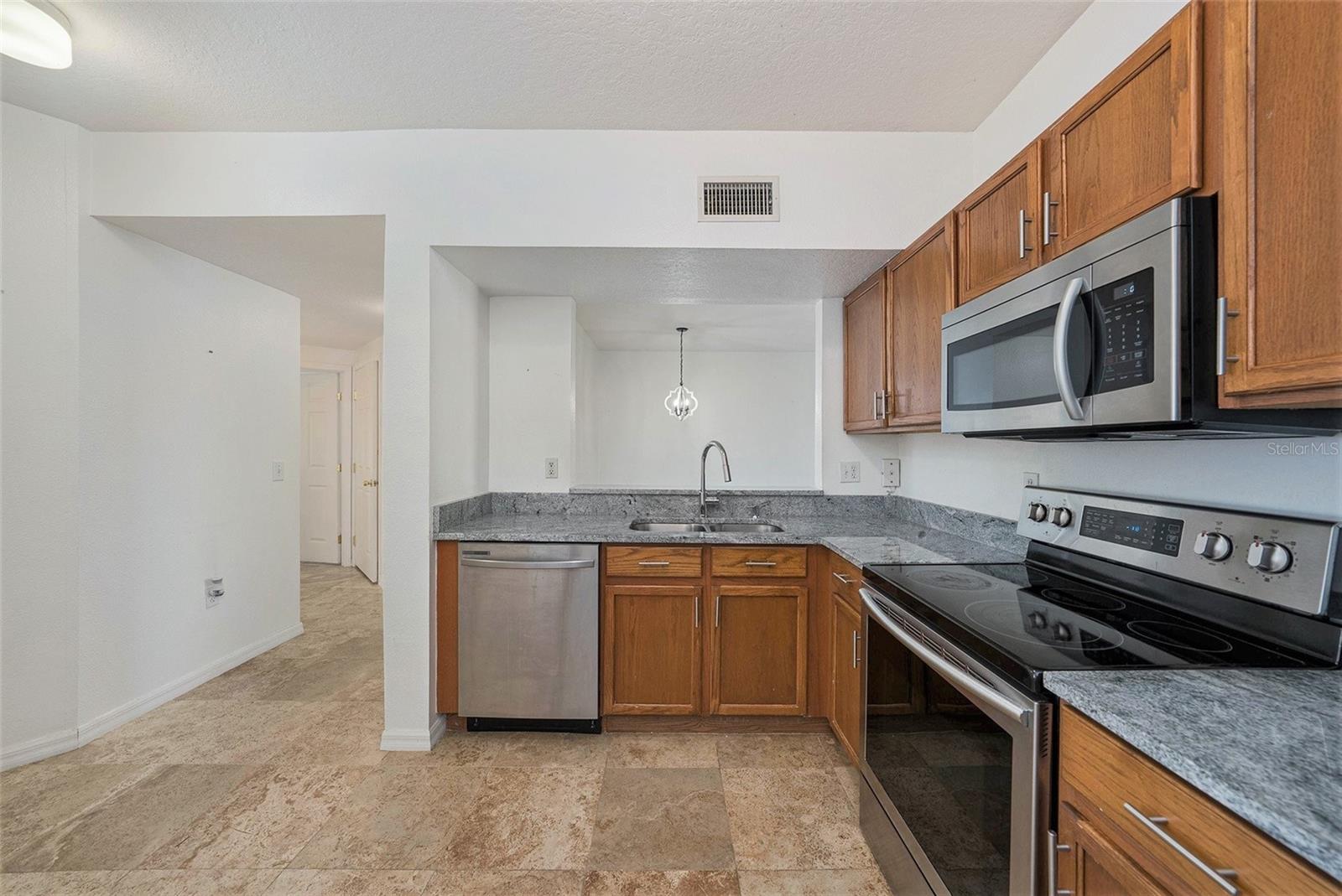 6011 SKYDALE WAY #101 — photo 10