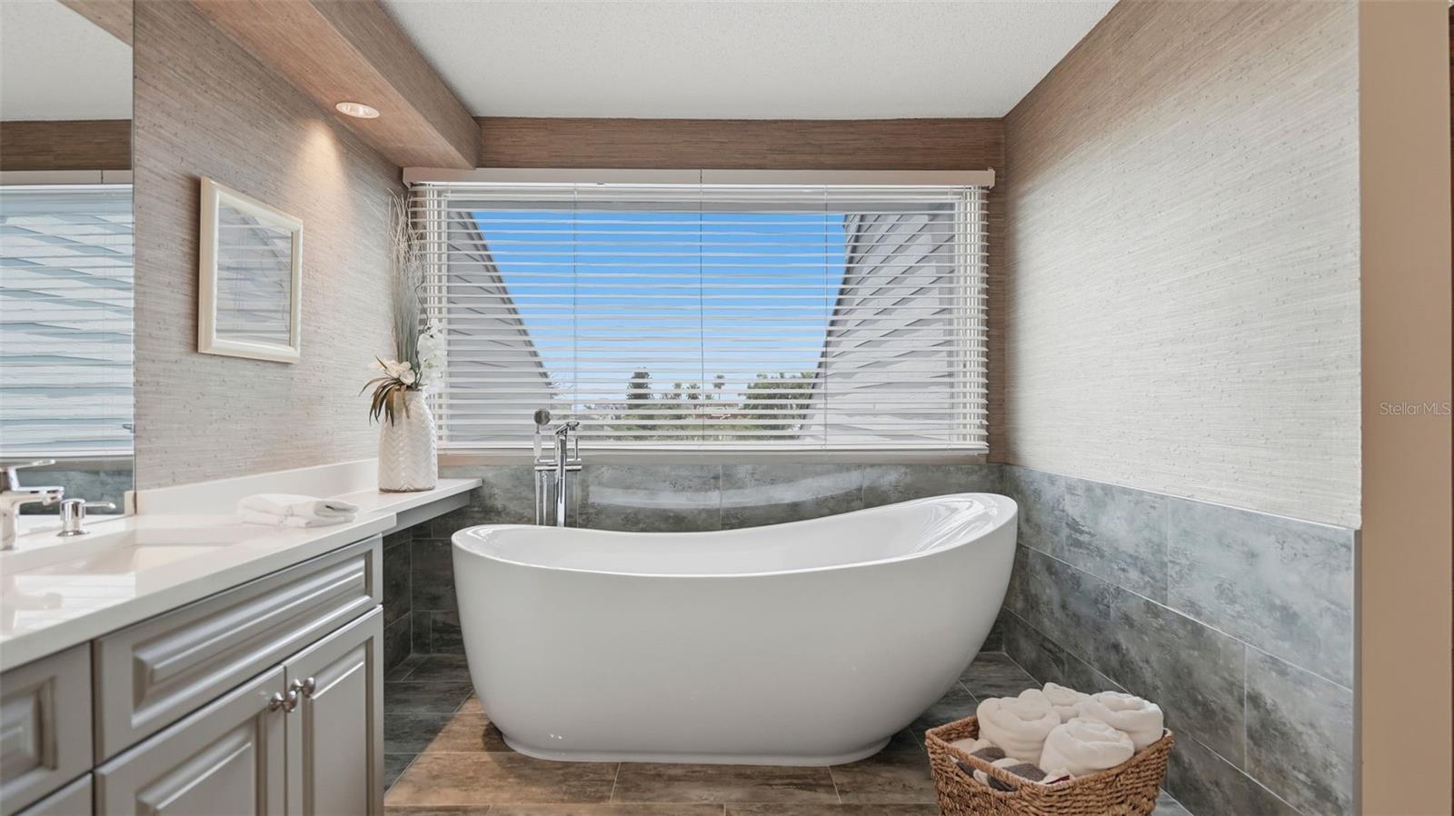 910 PINELLAS BAYWAY S #201 — photo 6