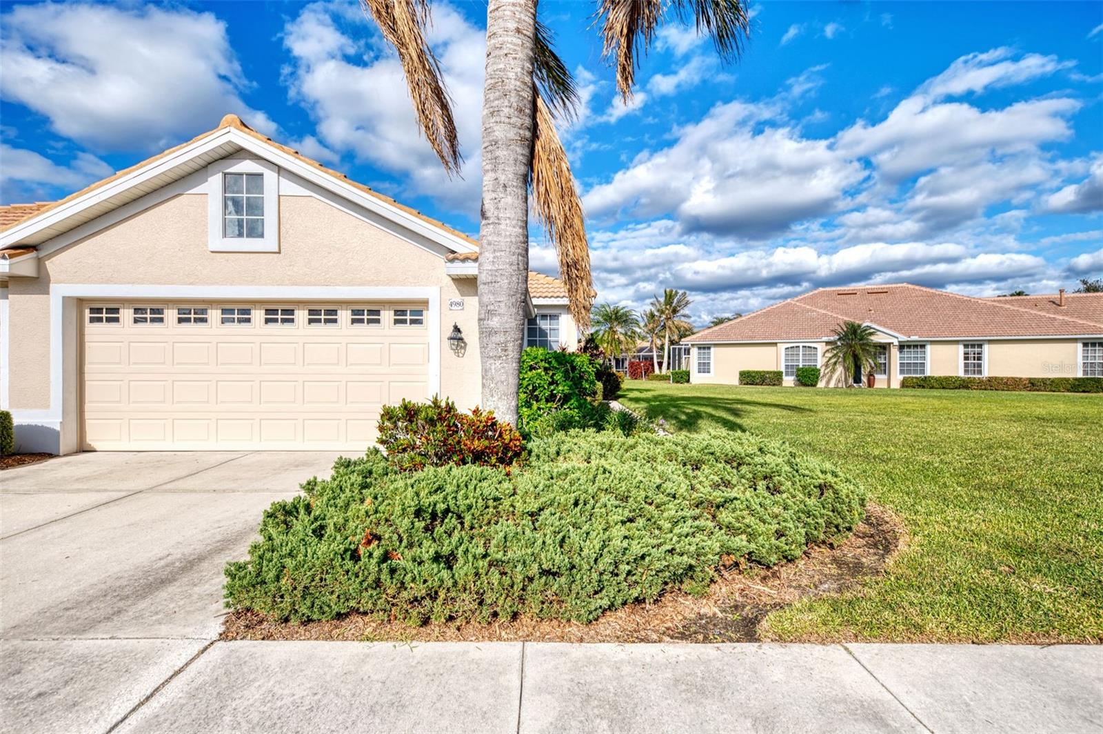 4980 WHISPERING OAKS DR — photo 8