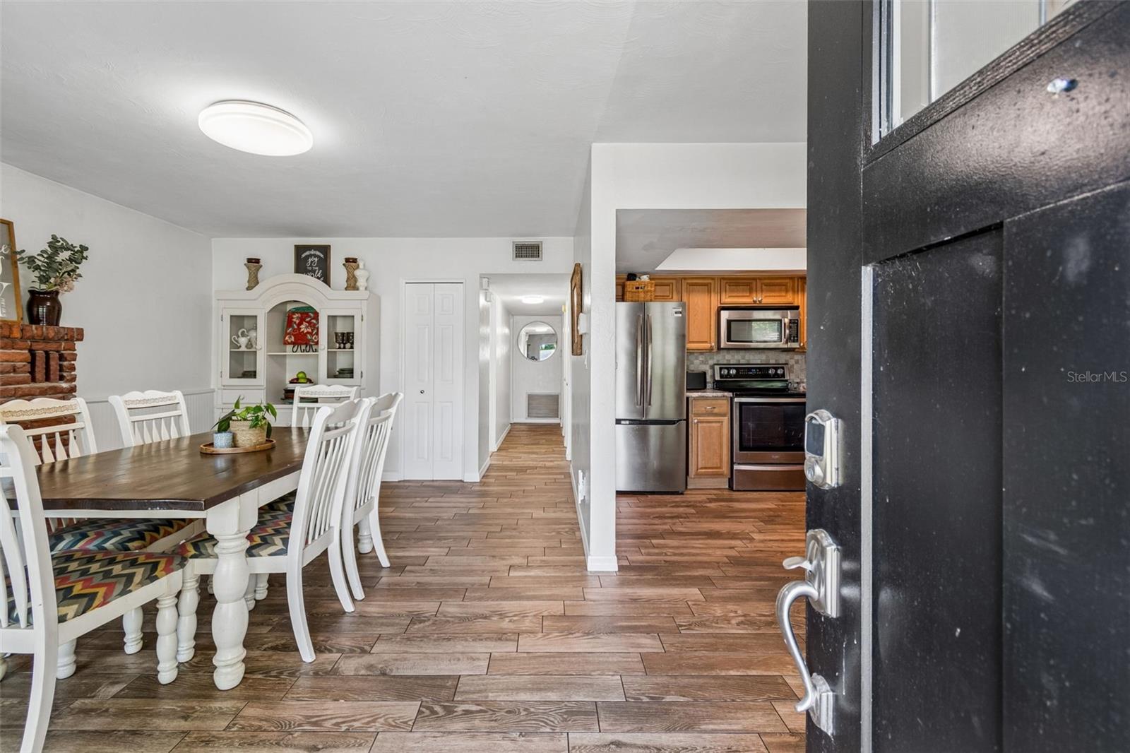 10748 VILLAGE GREEN AVE — photo 4