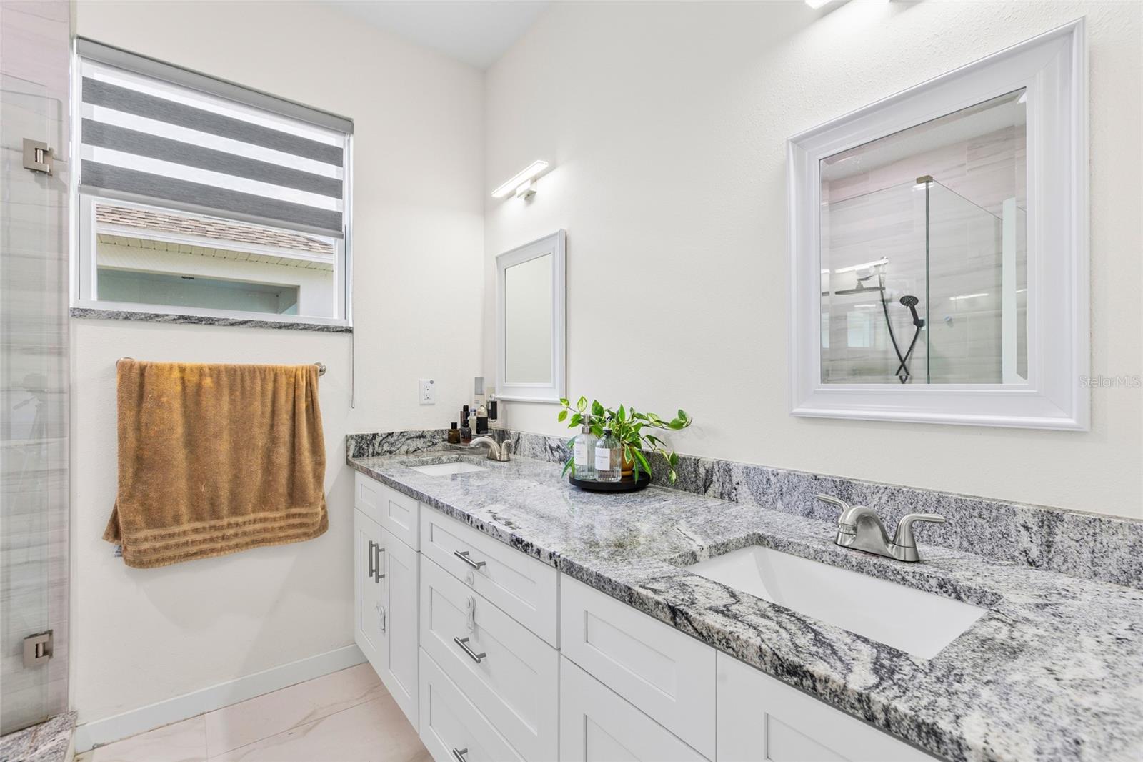 1747 S OAK ST — photo 17