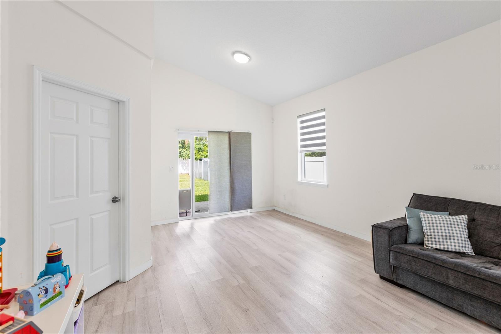 1747 S OAK ST — photo 13