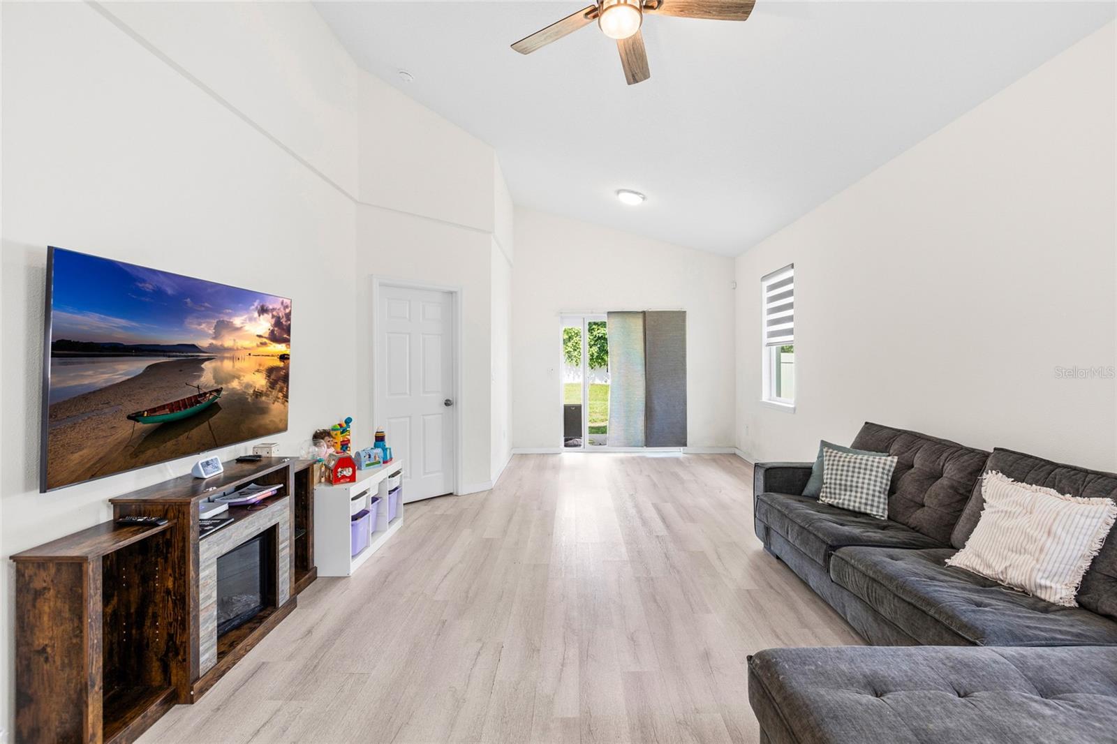 1747 S OAK ST — photo 11