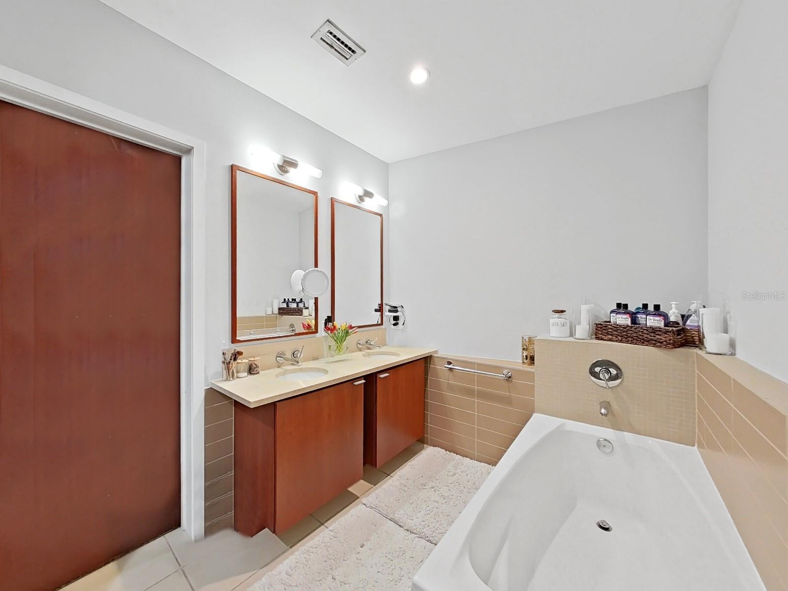 111 N 12TH ST #1810 — photo 20