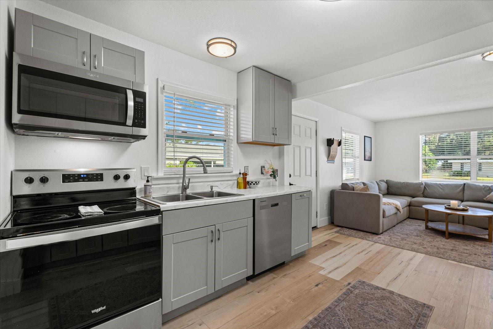 204 6TH AVE NW — photo 3