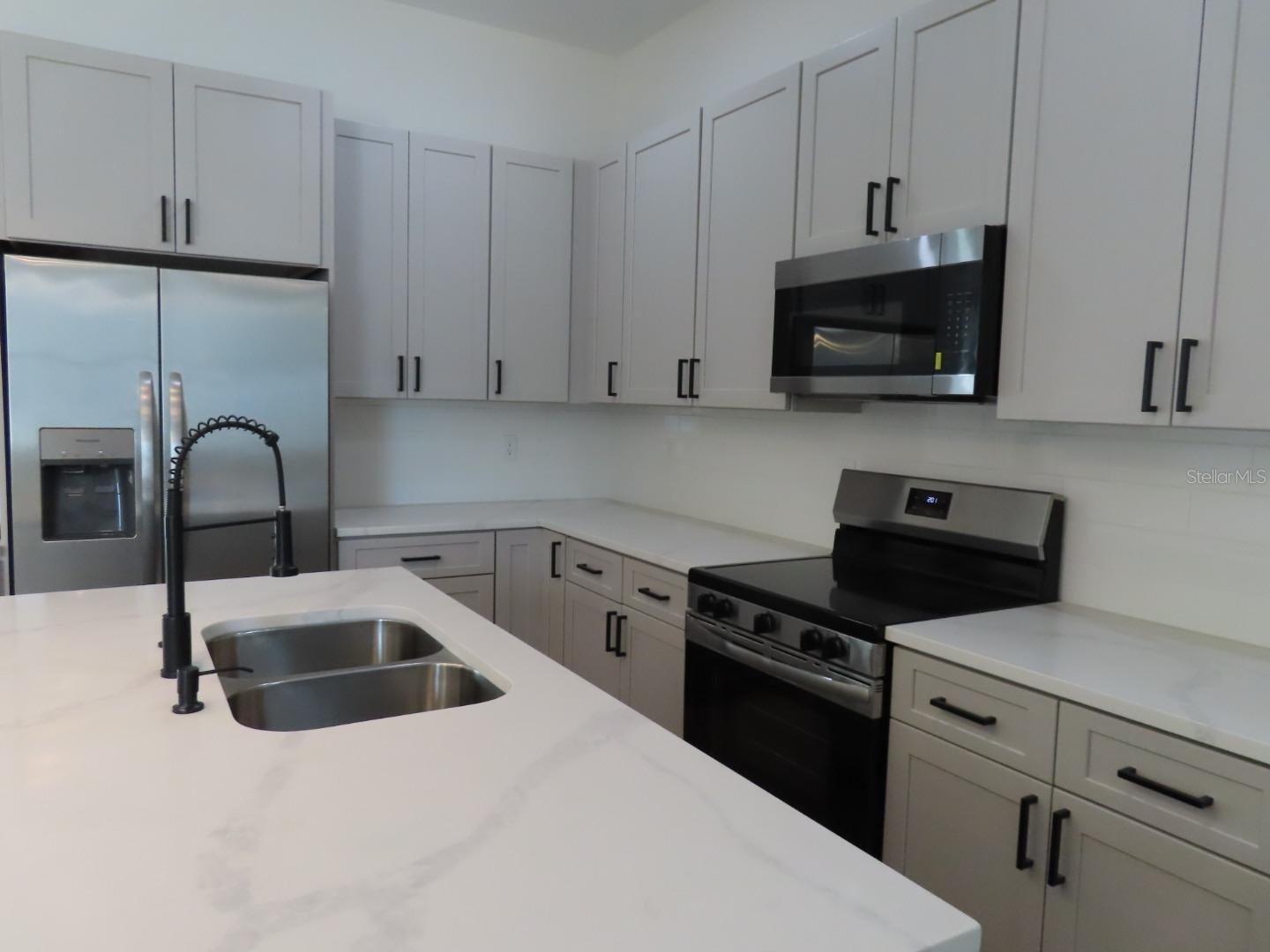2227 SAYBROOK AVE — photo 7