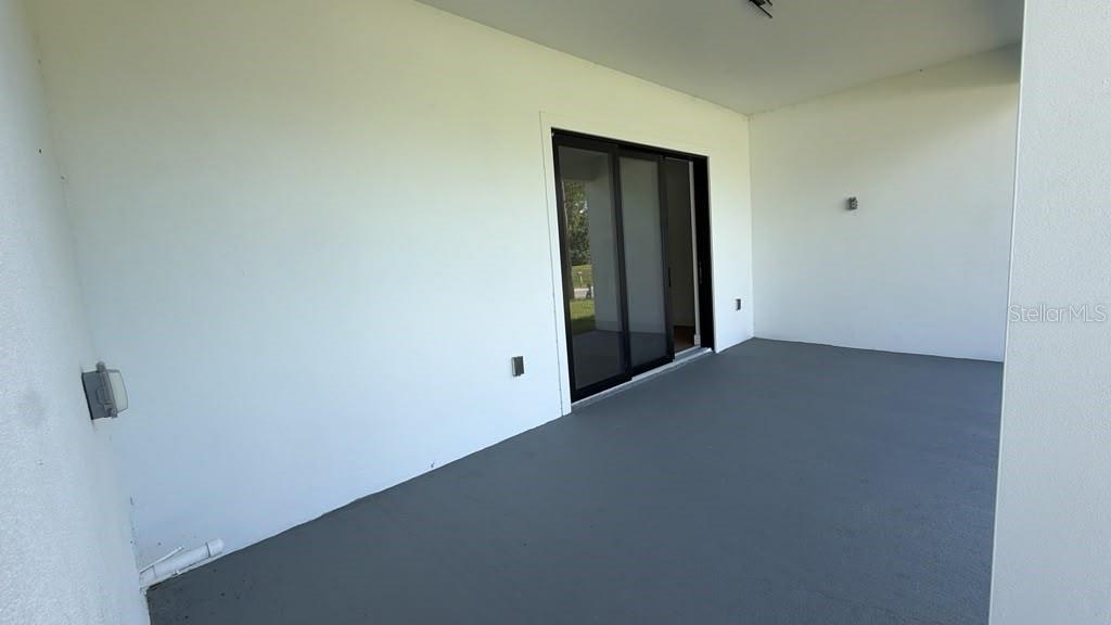 2227 SAYBROOK AVE — photo 36