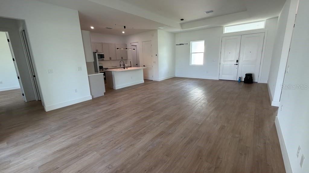 2227 SAYBROOK AVE — photo 10