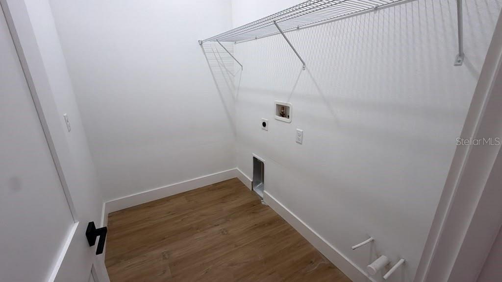 2227 SAYBROOK AVE — photo 34