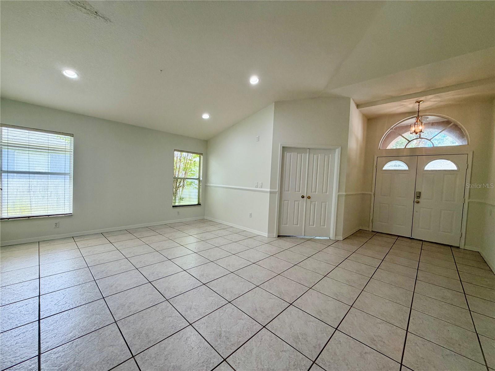 9427 HUNTERS POND DR — photo 3