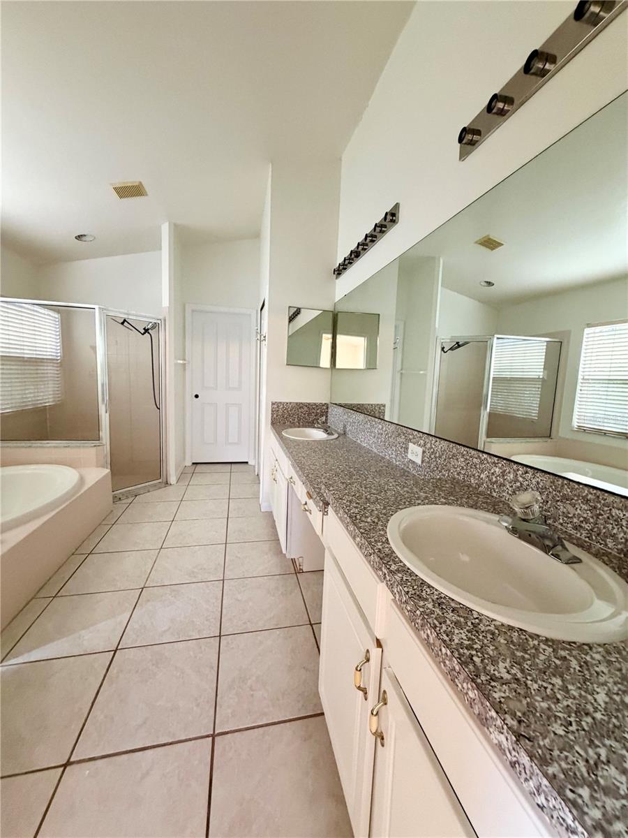 9427 HUNTERS POND DR — photo 8