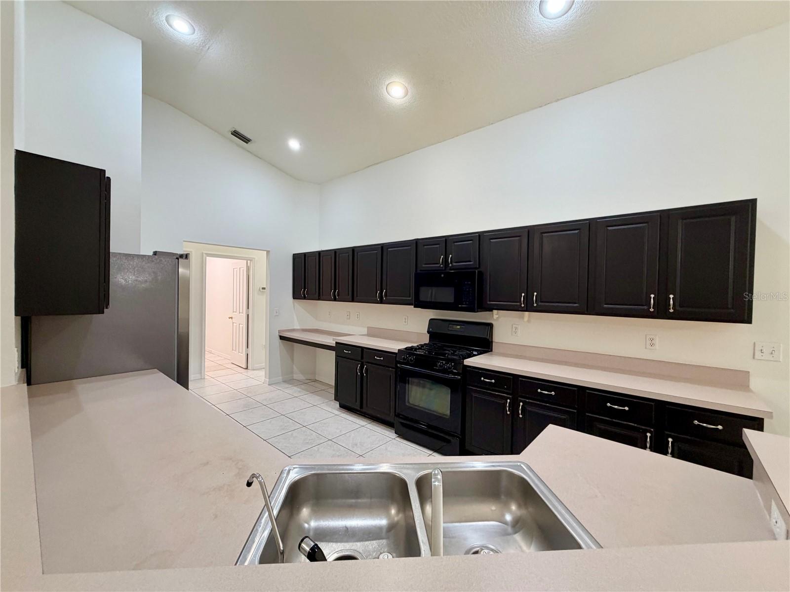 9427 HUNTERS POND DR — photo 4