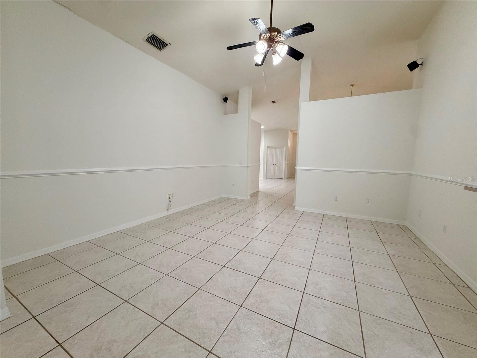9427 HUNTERS POND DR — photo 2