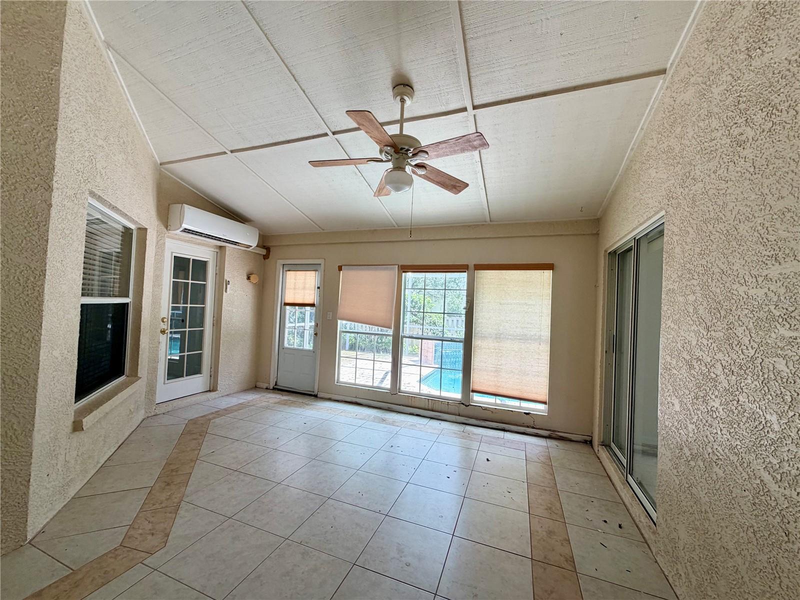 9427 HUNTERS POND DR — photo 17